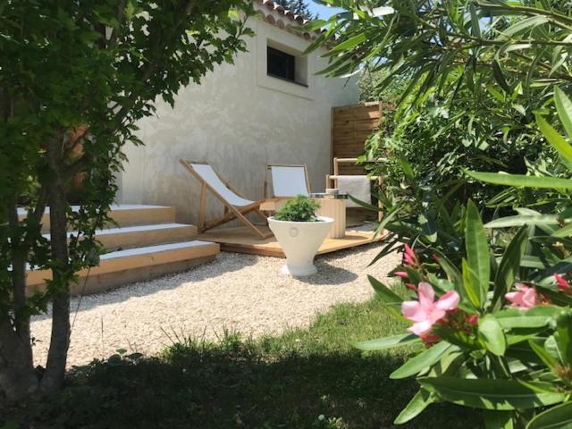 La Maison 1440 L'Isle-sur-la-Sorgue Exterior photo